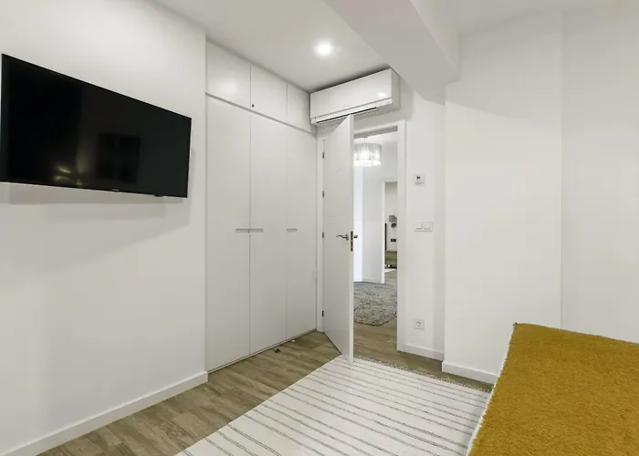 Monthly La Concha Breeze By Sweet * Сан-Себастьян