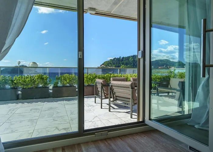 Monthly La Concha Breeze By Sweet San Sebastián