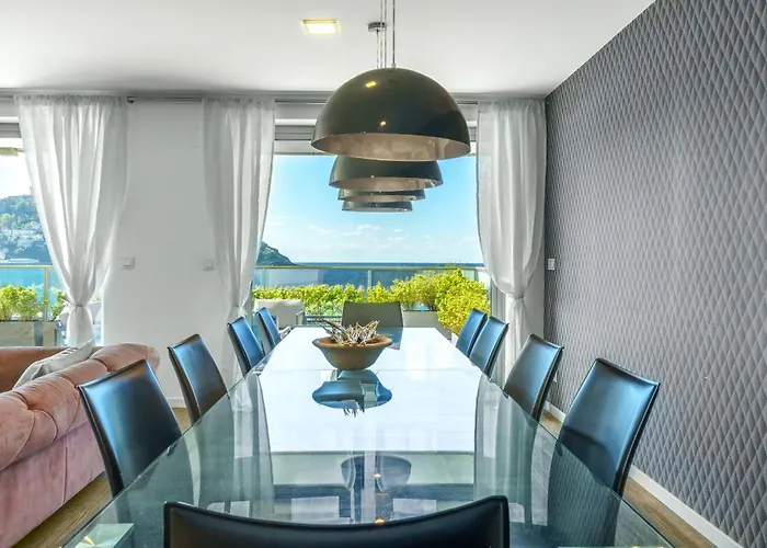 Monthly La Concha Breeze By Sweet * Сан-Себастьян