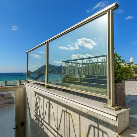 Monthly La Concha Breeze By Sweet سان سيباستيان