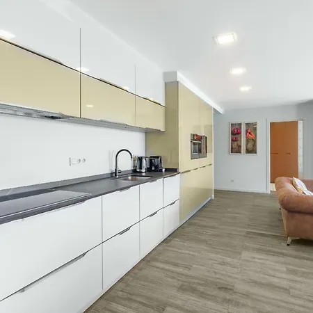 Monthly La Concha Breeze By Sweet * سان سيباستيان