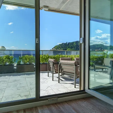 Monthly La Concha Breeze By Sweet سان سيباستيان